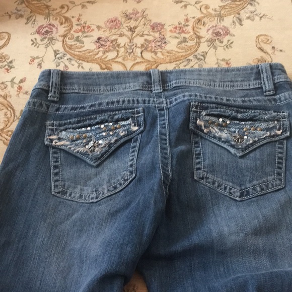 Apt. 9 pocket-detail capris - Picture 3 of 6